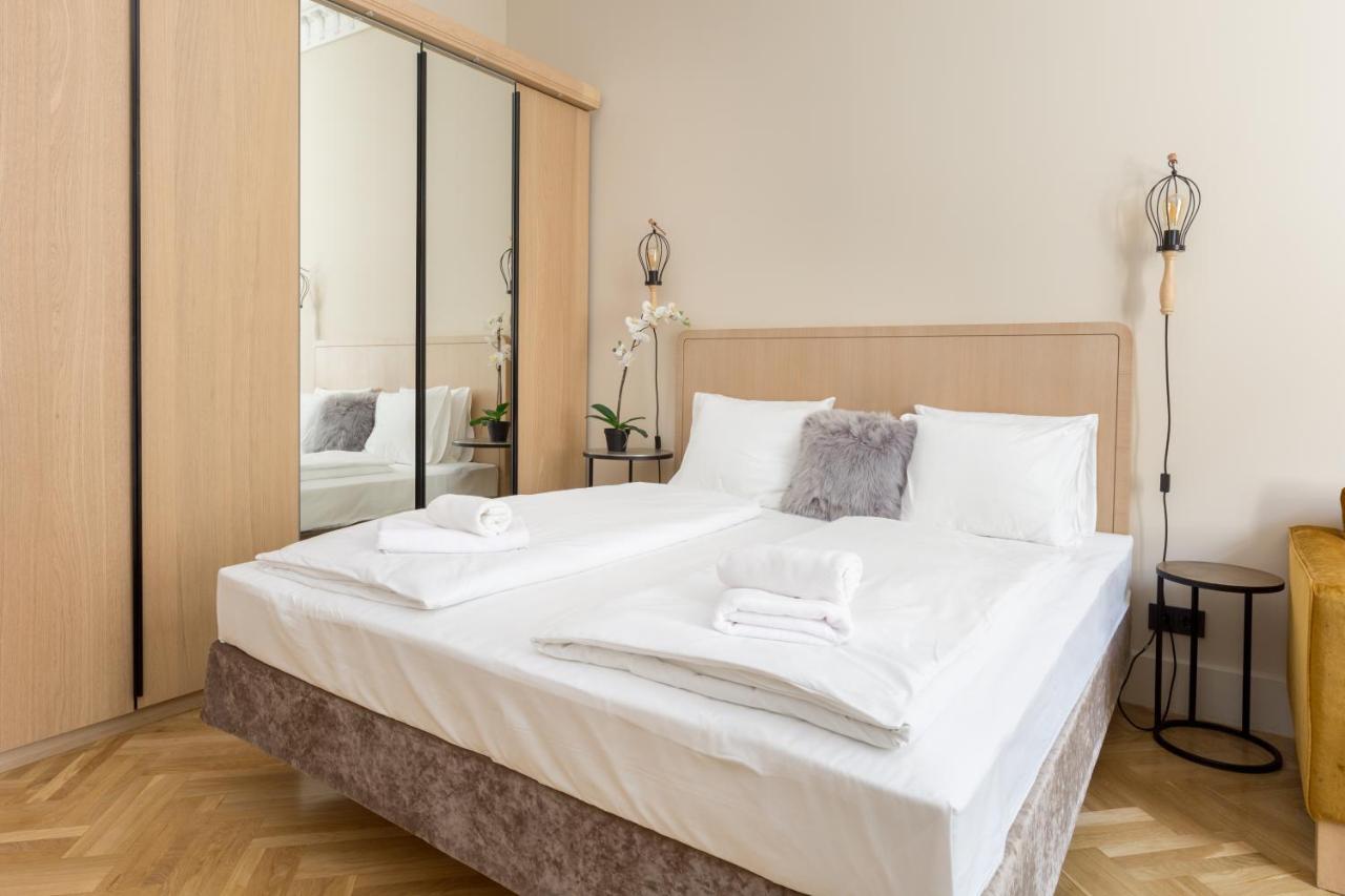 Danube Dream In The Absolute Center Budapest