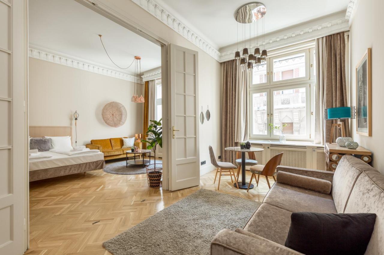 Danube Dream In The Absolute Center Budapest