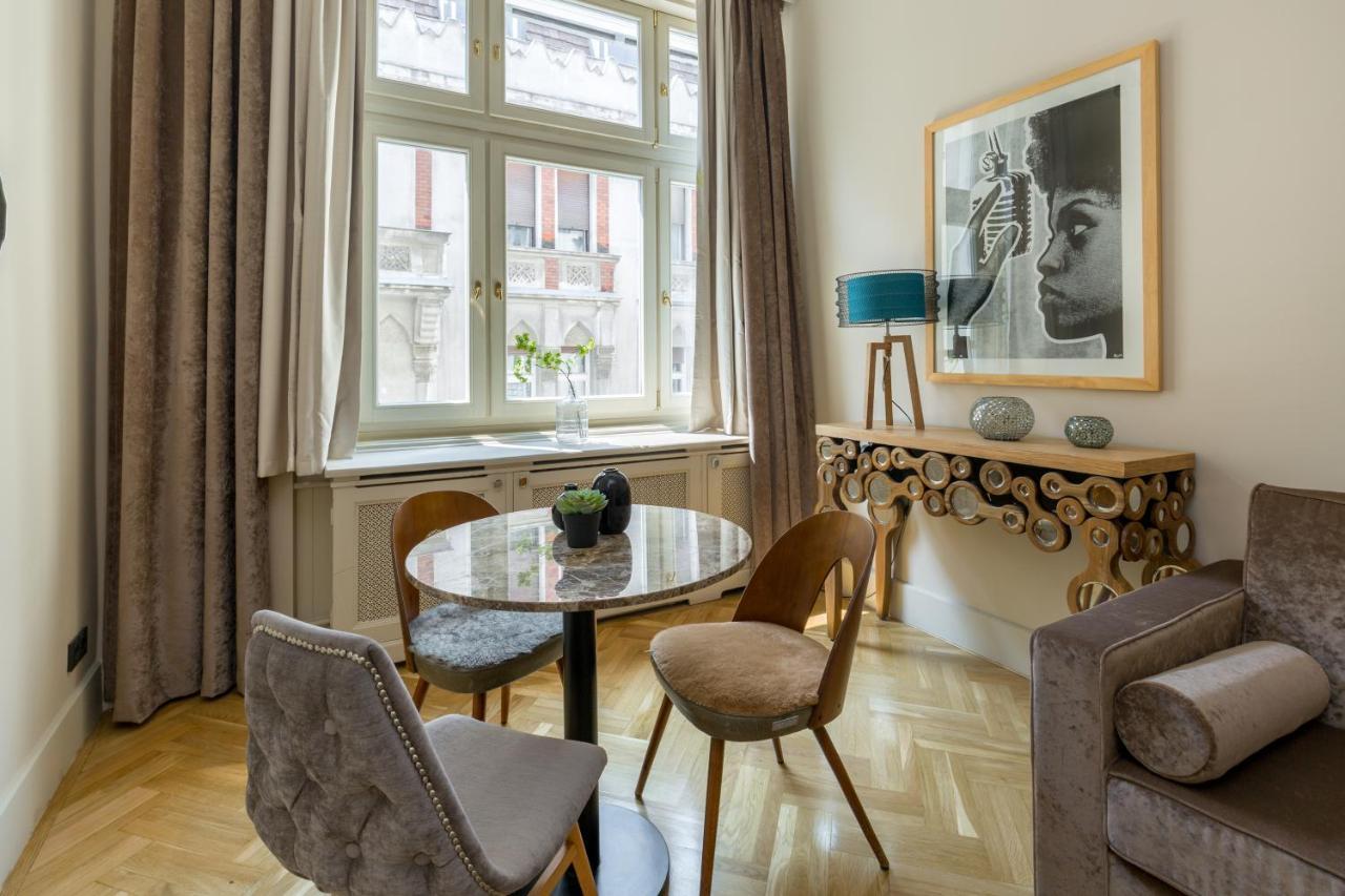 Danube Dream In The Absolute Center Budapest